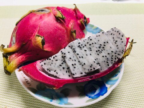 ドラゴンフルーツの切り方 食べ方 レシピ 作り方 By 善ちゃん 楽天レシピ ドラゴンフルーツの切り方 食べ方 レシピ 作り方 By 善ちゃん 楽天レシピ